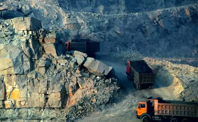 Heavy-Duty-Trucks-For-Mining-Engineering