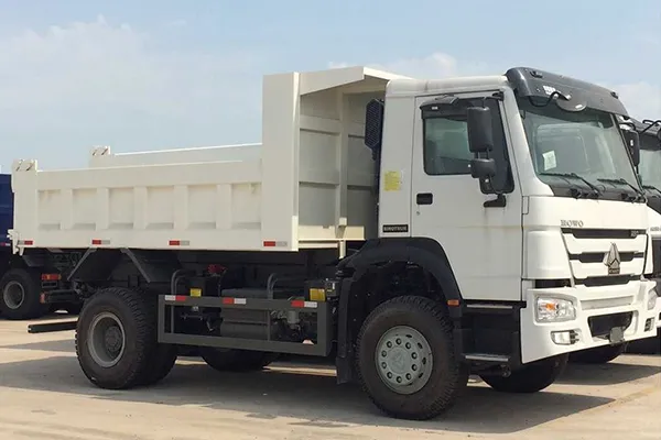 HOWO 4X2 Dump Truck in operation